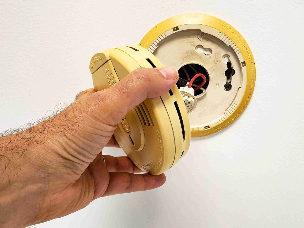 The Differences Between Photoelectric and Ionization Smoke Detectors
