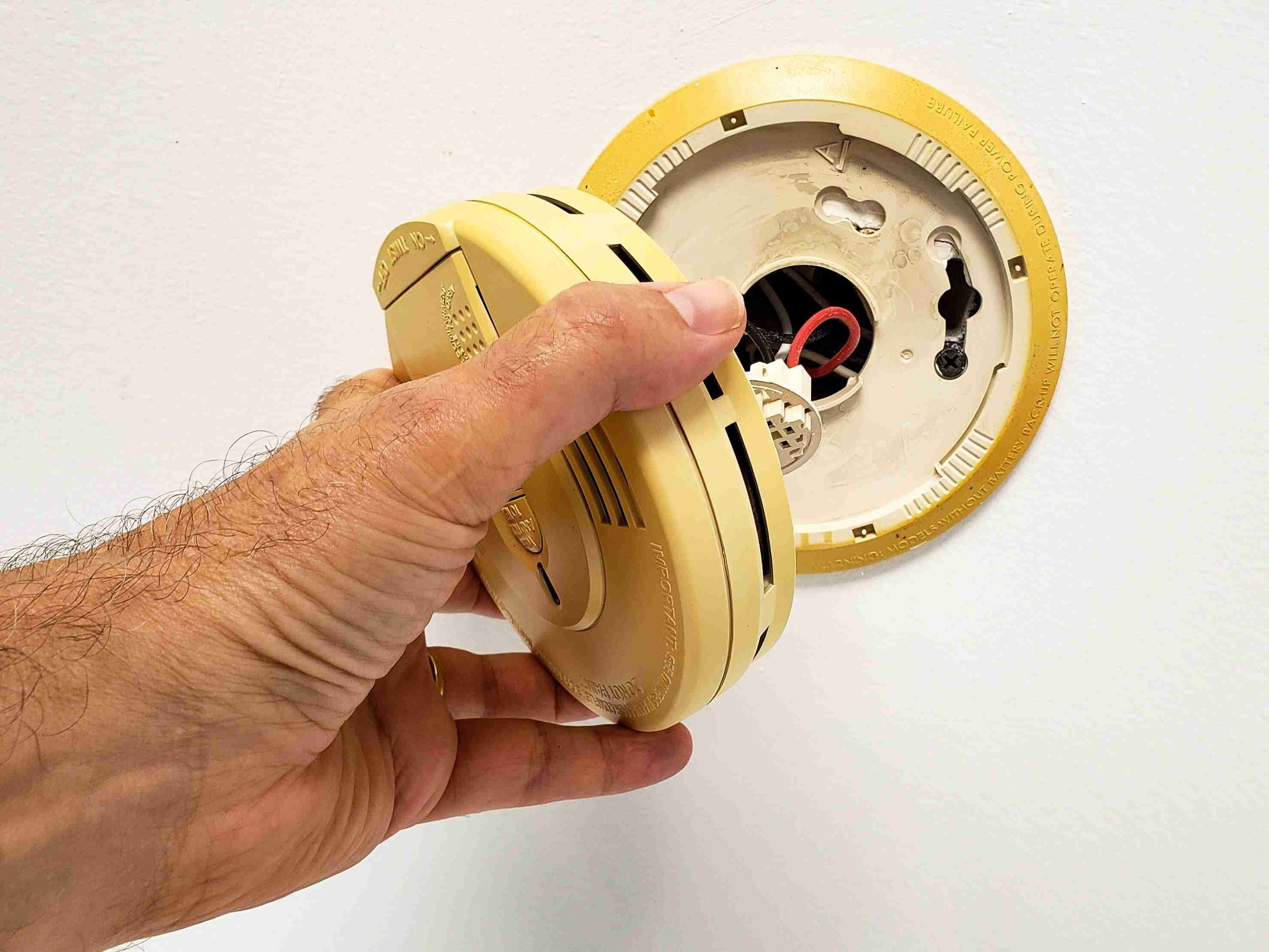 The Differences Between Photoelectric and Ionization Smoke Detectors